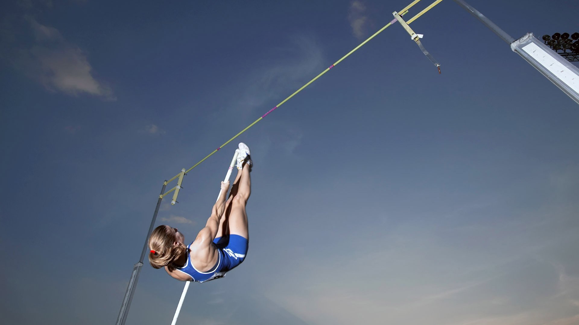 张雨霏与外国选手合影气氛融洽,张雨霏比赛现场